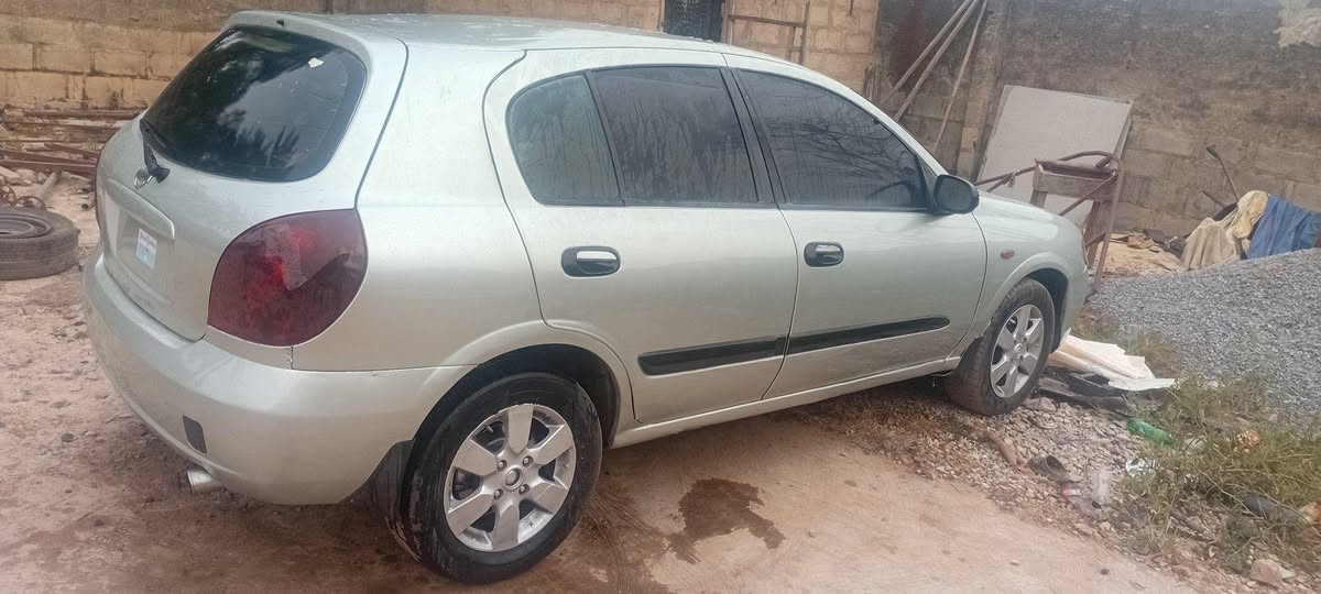 A picture of 2002 Nissan almera