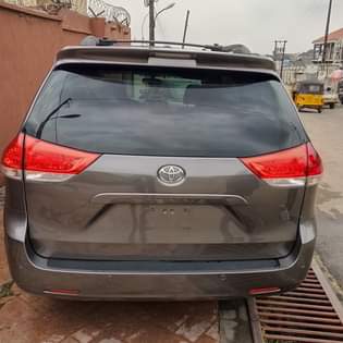A picture of 2010 Toyota sienna 2010 XLE