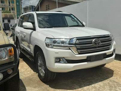 A picture of VXR 2017 Diseal Automatic 250 000 000 Sinza Call 0714