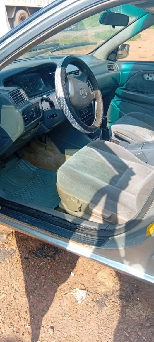 A picture of 2000 Toyota camry aka tiny light