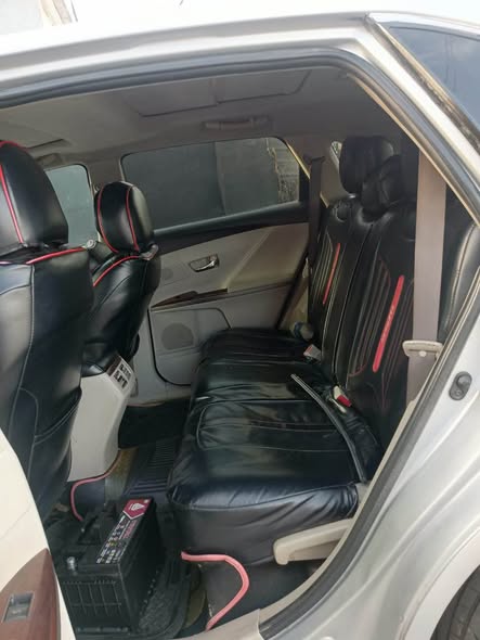 A picture of 2010 Toyota Venza V6 10 5M