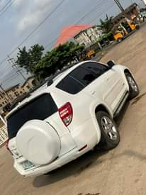 A picture of TOYOTA RAV4 2010