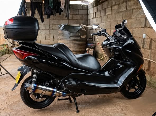 A picture of Honda Forza MF08 Automatic Maxi Scooter