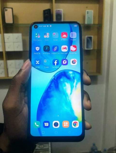 A picture of Infinix NOTE8 128BGB