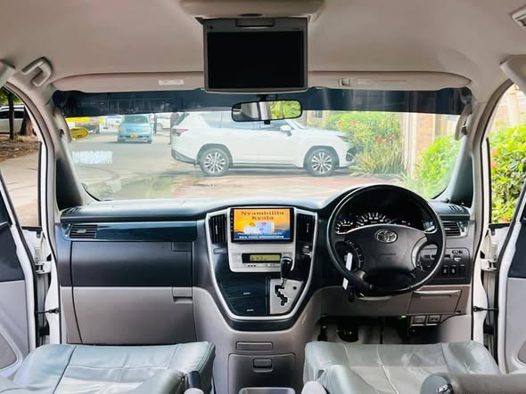 A picture of TOYOTA ALPHARD BEI 20 8M 0757455444
