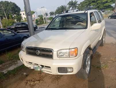 A picture of NISSAN PATHFINDER 2002