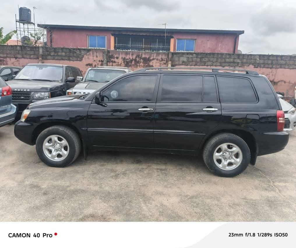 A picture of 2003 Toyota highlander