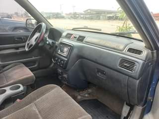 A picture of Honda CR V 2000 Model
