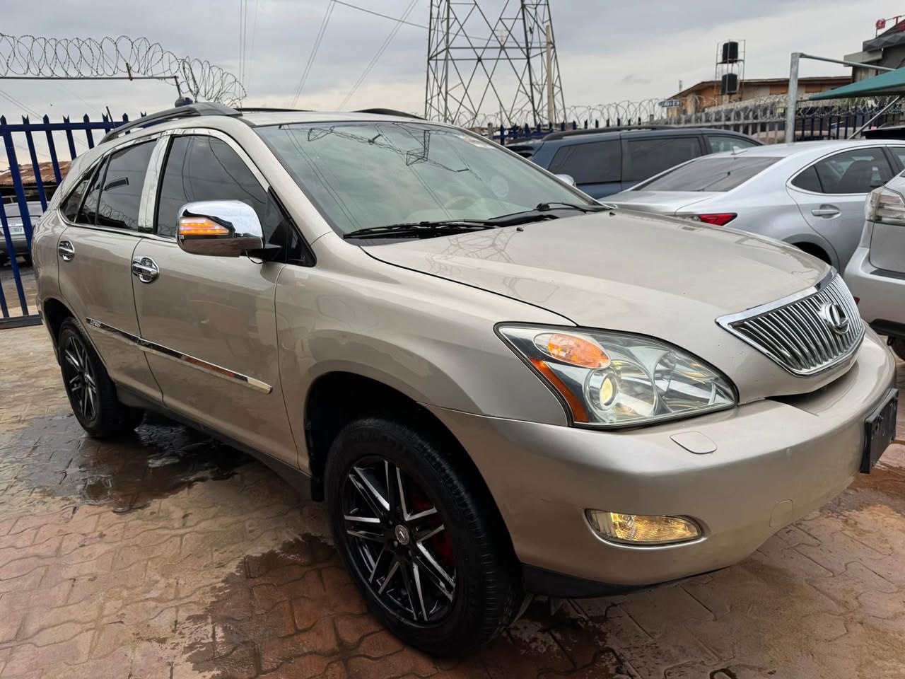 A picture of Lexus RX330 2005 Model