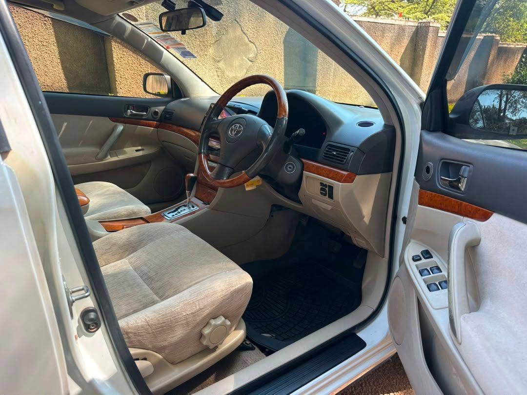 A picture of 2006 Toyota premio 2006