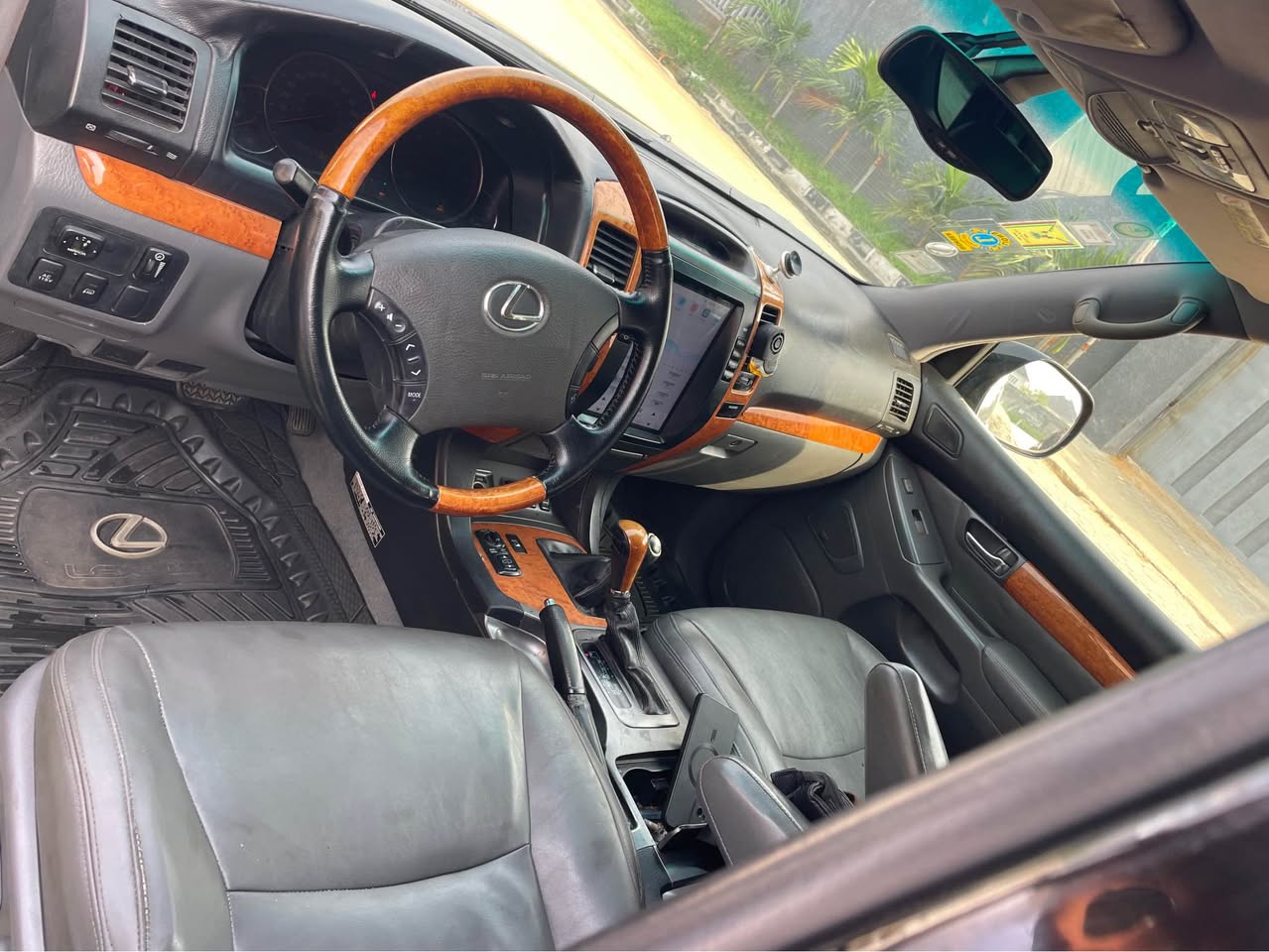 A picture of Lexus gx470 2005