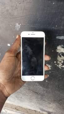 A picture of iPhone 7 Plain 128gb bei 190 000 0655695769 battery 99