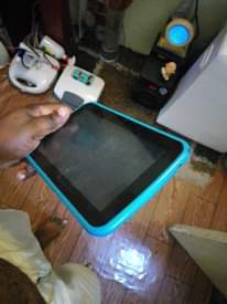 A picture of Nauza vyote hiyo tablet ya watoto na gari ya limote