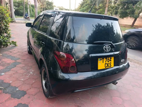 A picture of TOYOTA IST