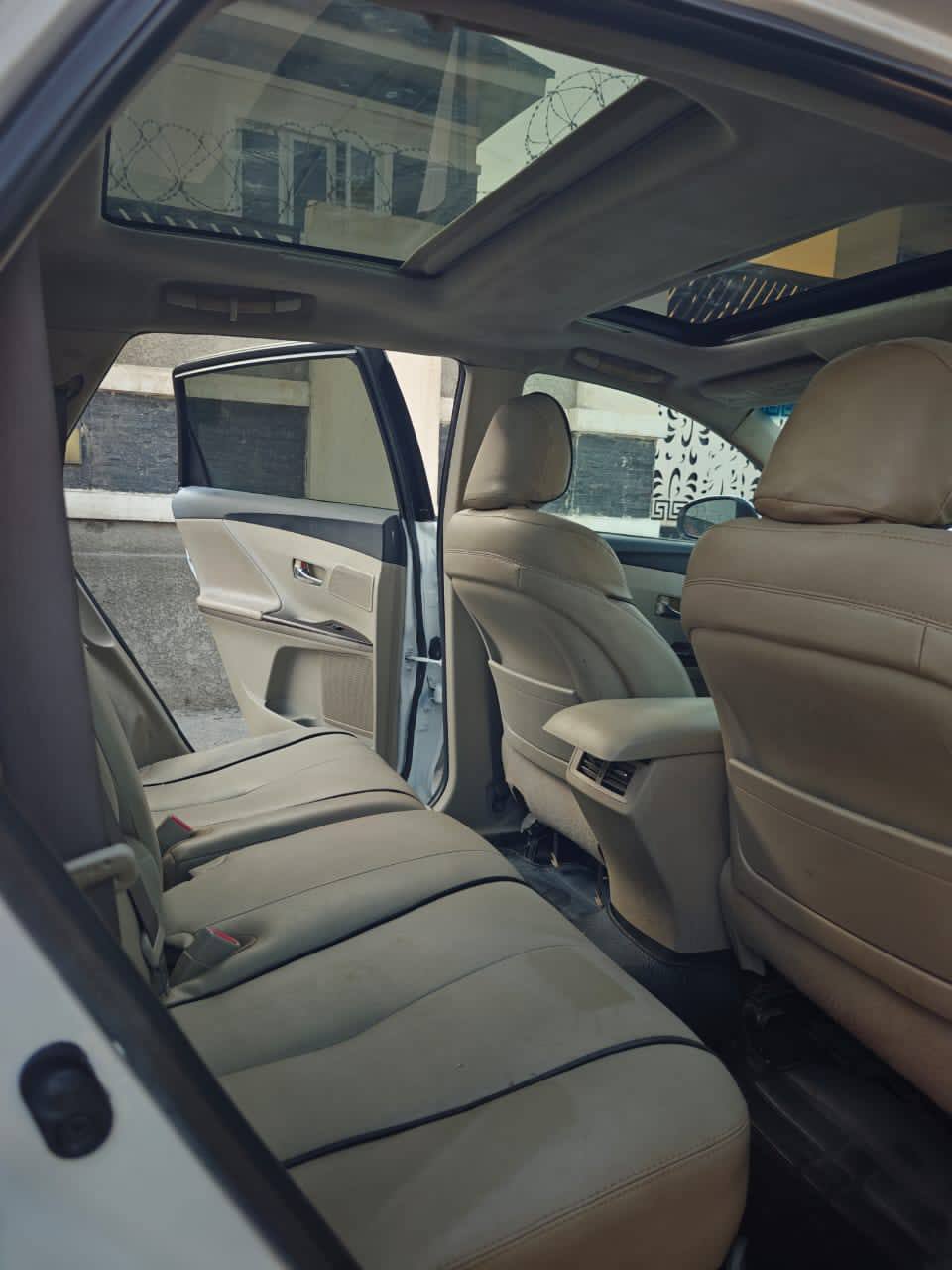 A picture of Toyota venza 2010 XLE
