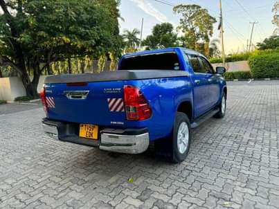A picture of TOYOTA HILUX 98 000 000