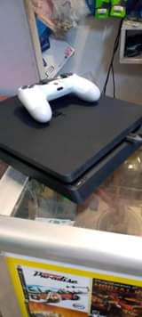 A picture of PLAYSTATION 4 SLIM