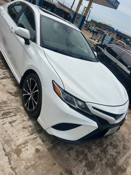 A picture of Toyota Camry 2019 XLE