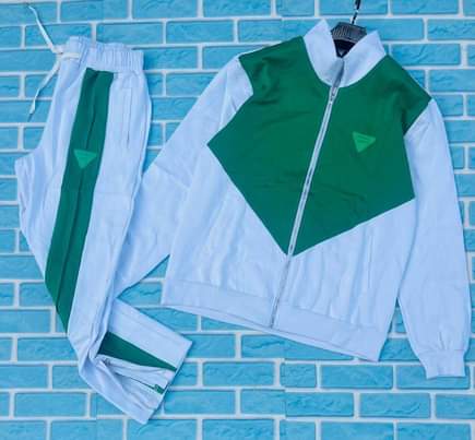 A picture of Tracksuit piga sim au WhatsApp 0678232171