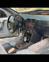 A picture of 2000 Mercedes Benz C280 Leather
