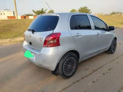 A picture of 2005 Toyota Yaris Manual