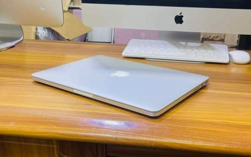 A picture of Macbook pro retina