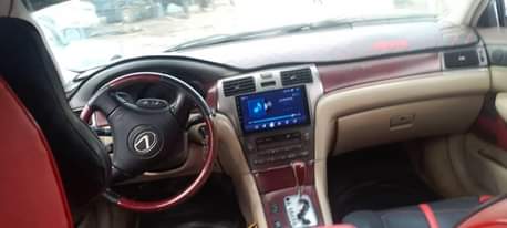 A picture of Lexus ES