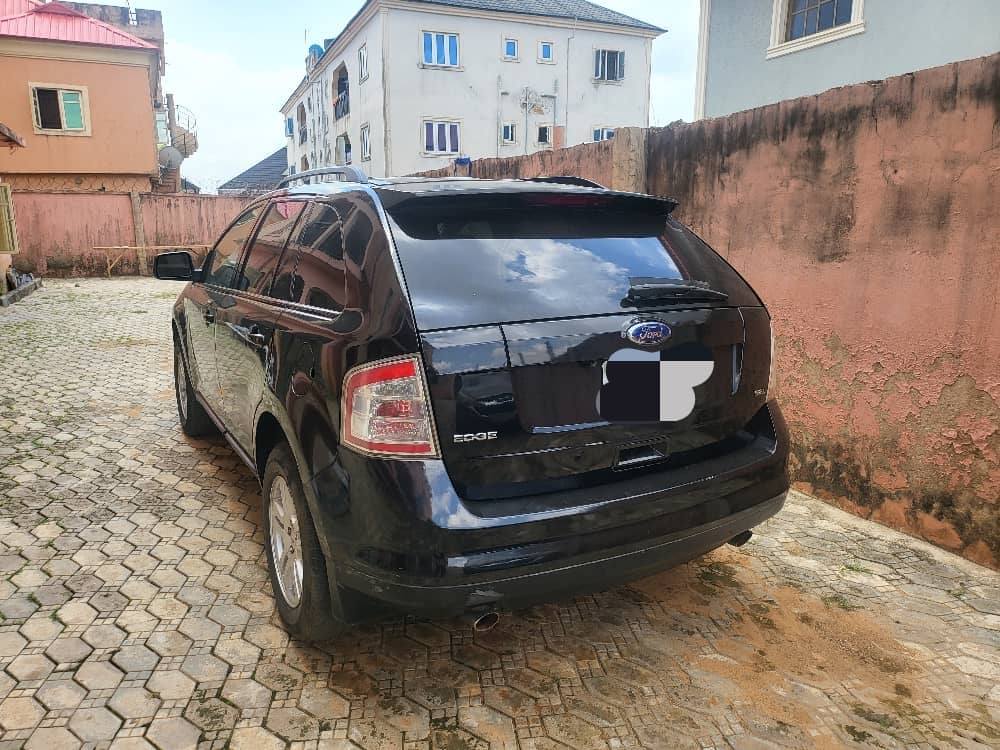 A picture of 2008 Ford Edge everything working perfectly clean price 2.7 settlement