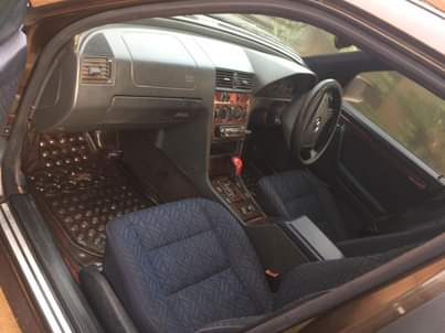 A picture of C200 very intact ac works well I need money only
