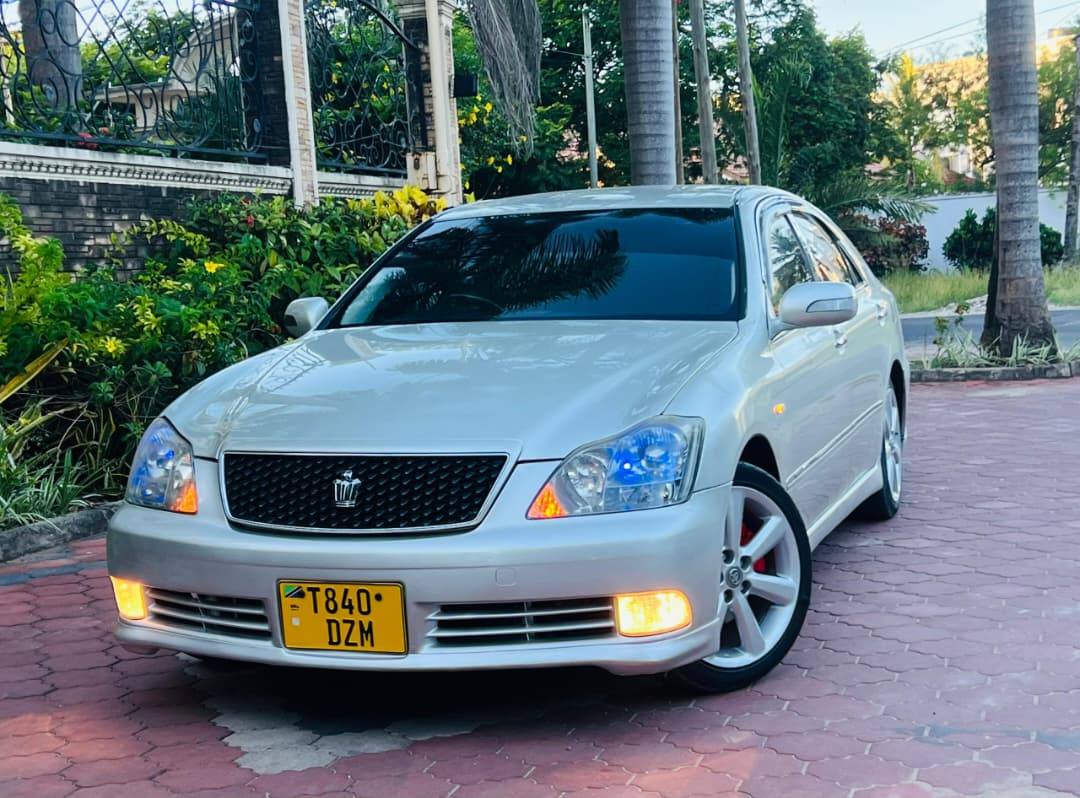 A picture of TOYOTA CROWN ATHILETE