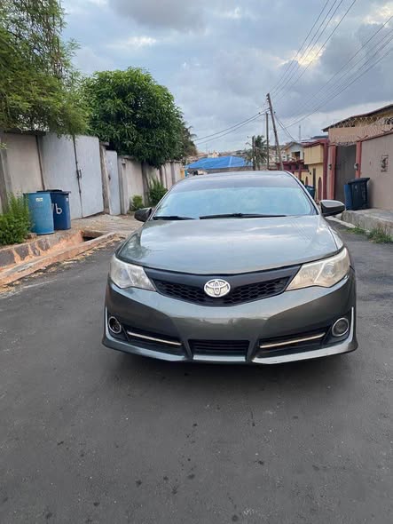 A picture of Toyota Camry 2013 xle registered 6plugs keyless entry sun roof