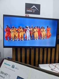 A picture of Hisence inch 40 Smart tv full box