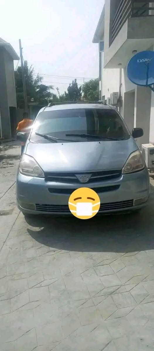 A picture of Le Toyota Sienna 05 Available