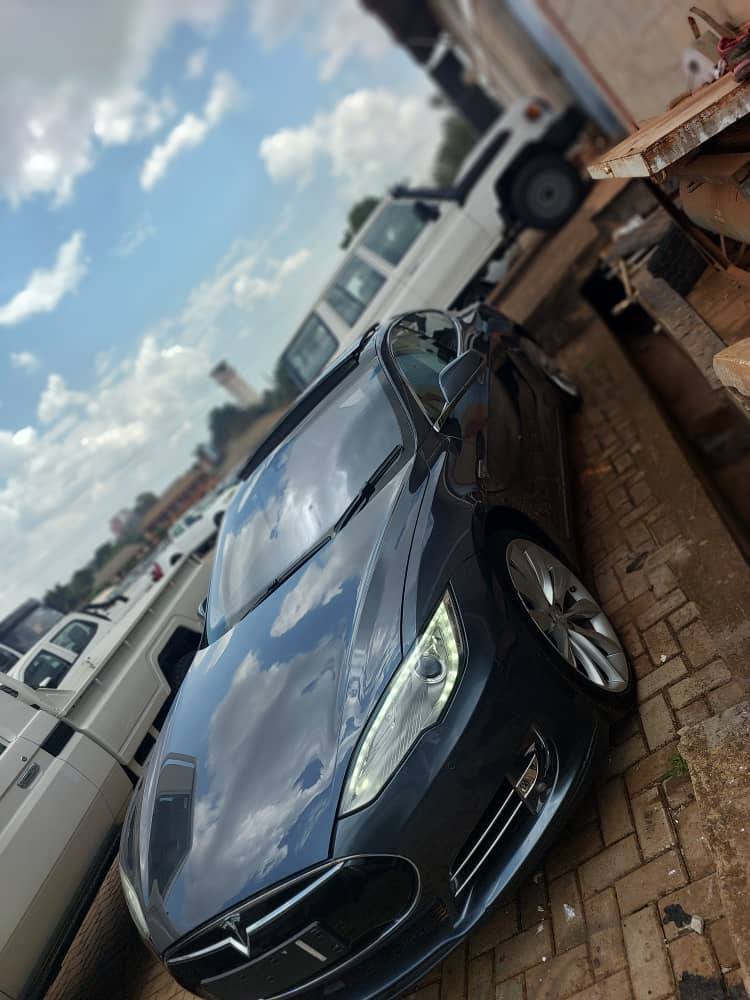 A picture of Tesla Model S Fully Electric 0780260939