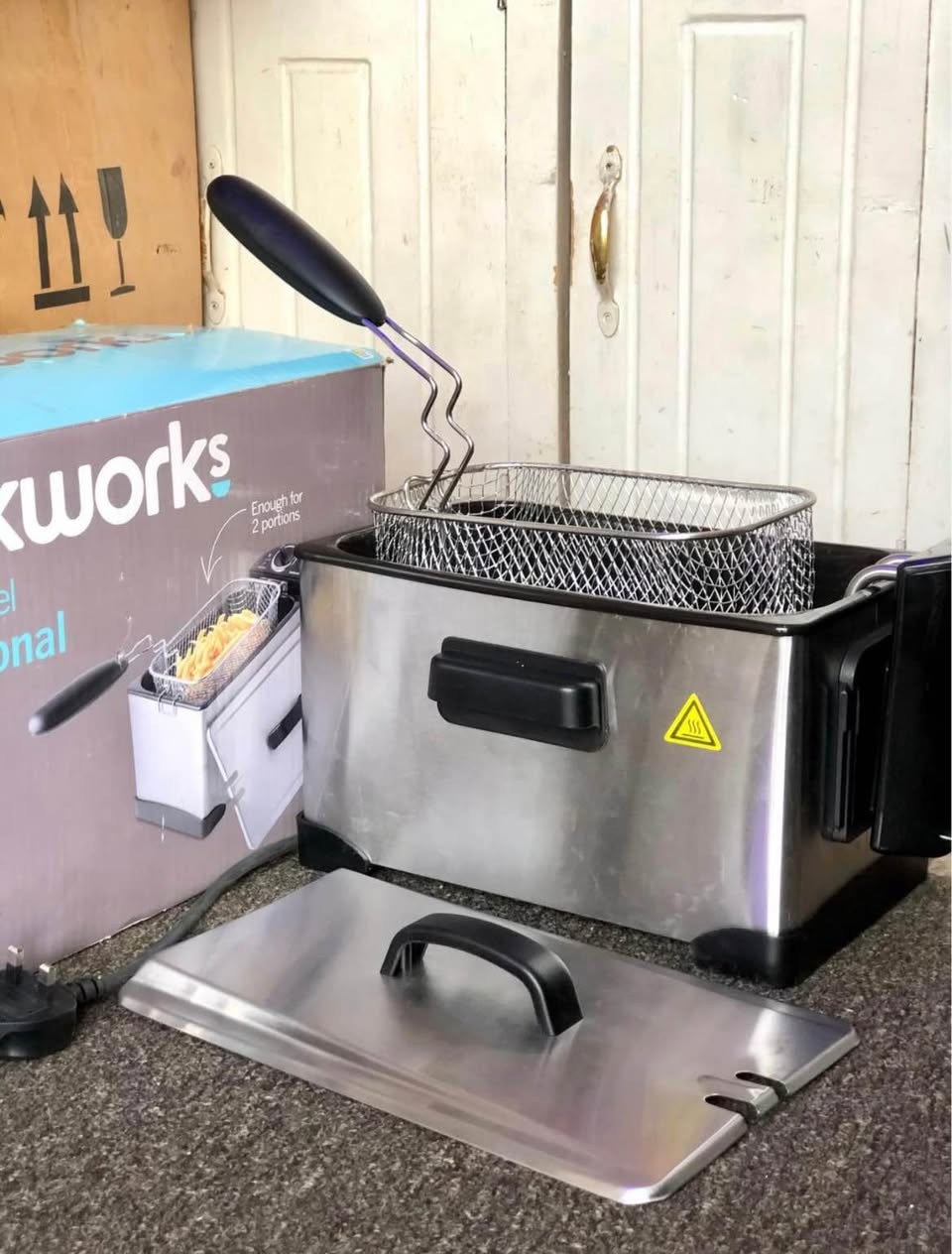A picture of Deep fryers are available