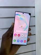A picture of Samsung Note 10 5G 256gb 12gb ram 500k clean like