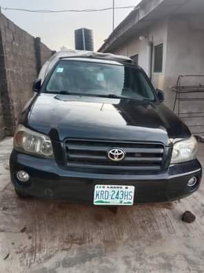 A picture of 2005 TOYOTA HIGHLANDER V6 engine 3 row seater Engine and