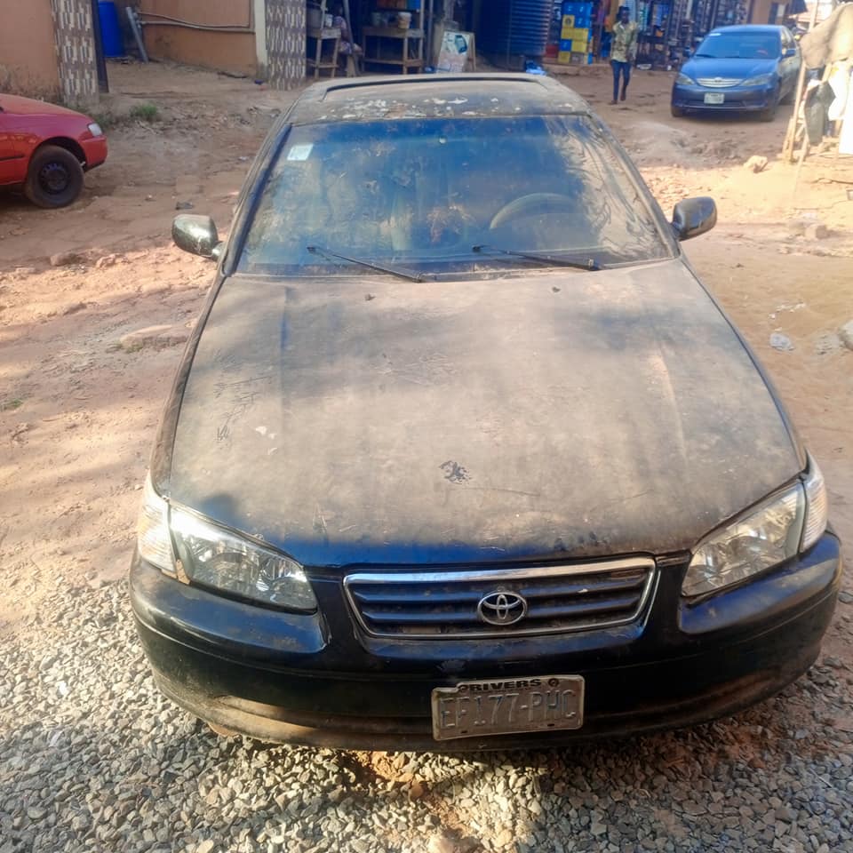A picture of Toyota Camry droplight