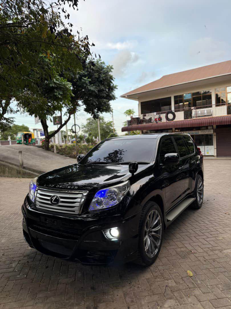 A picture of LANDCRUISER PRADO J150 Price 98mil free registration 2tr petrol engine