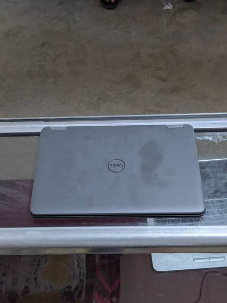 A picture of 170k tu betr haikai chajiDell latitude 3120 Ram8gb ssd128gb touchscreen