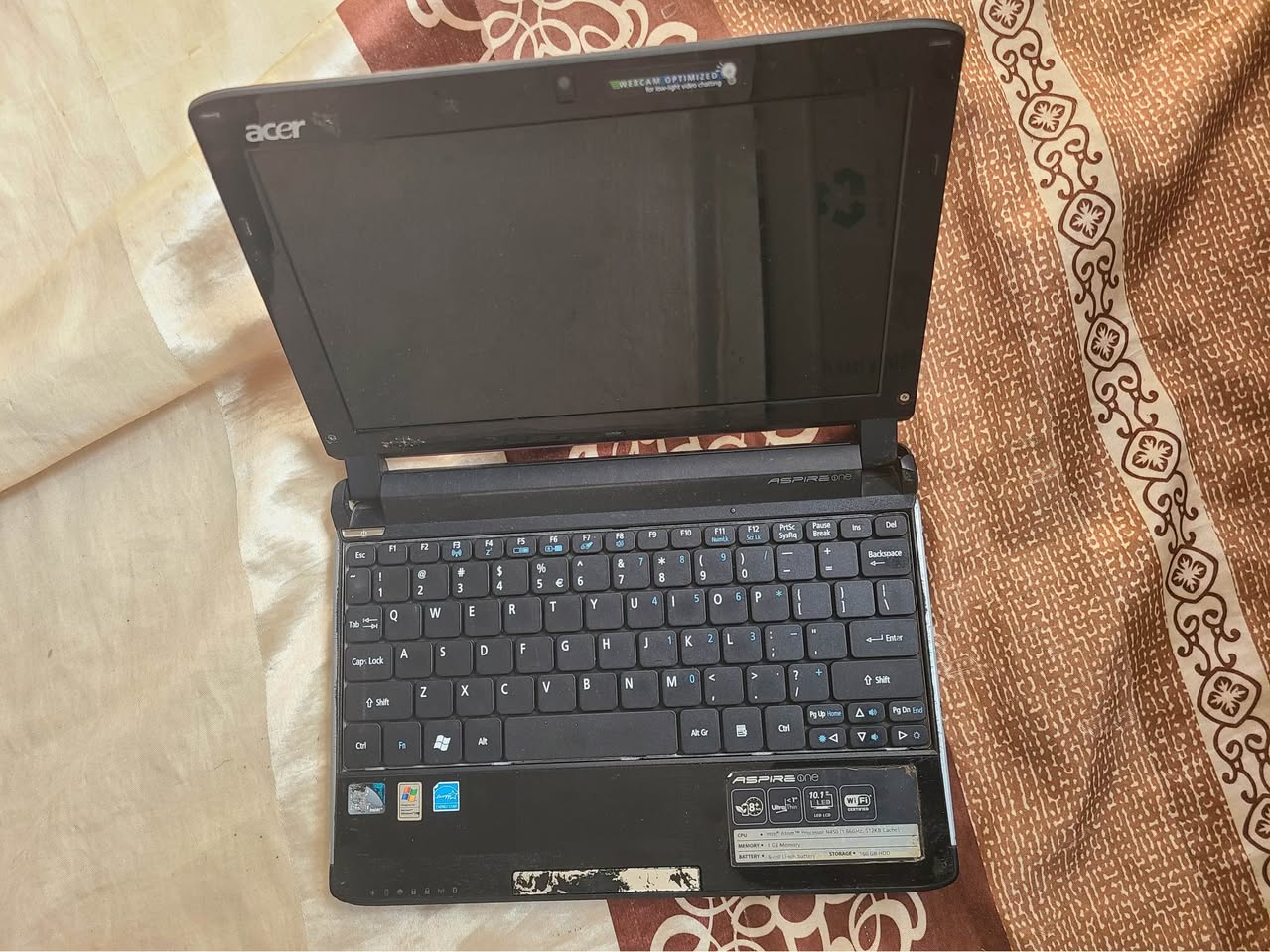 A picture of Samsung and Acer laptops going for cheap price