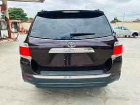 A picture of FEW MONTHS DRIVEN 2012 TOYOTA HIGHLANDER LIMITED EDITION KEYLESS 100