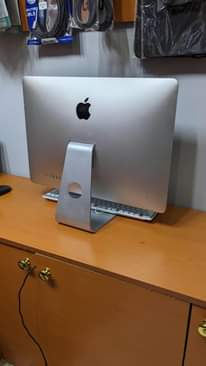 A picture of Imac core i 5 letina Ram 8gb hdd 1tb 1000gb