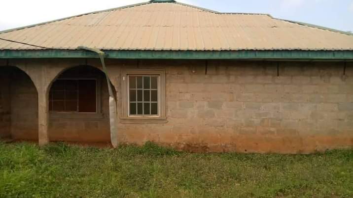 A picture of Land with building inside