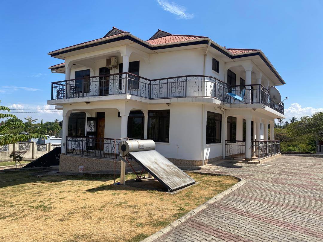 A picture of For. Sale. 250.million Negotiable 