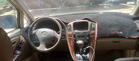 A picture of Rx 300 engine gear AC working perfect legs are okay