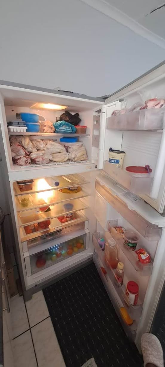 A picture of LG fridge in good working condition