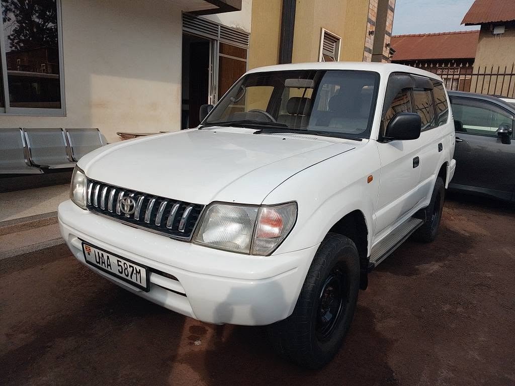 A picture of Prado 1995 model diesel 35 millions manual TELL 0786 92