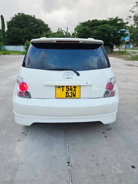 A picture of TOYOTA IST DJW CC 1490 MWAKA 2003 4 FULL AC