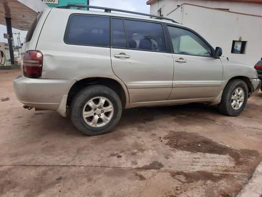 A picture of Hottest Dealer market Toyota Highlander 04 Engine smokes fix AC